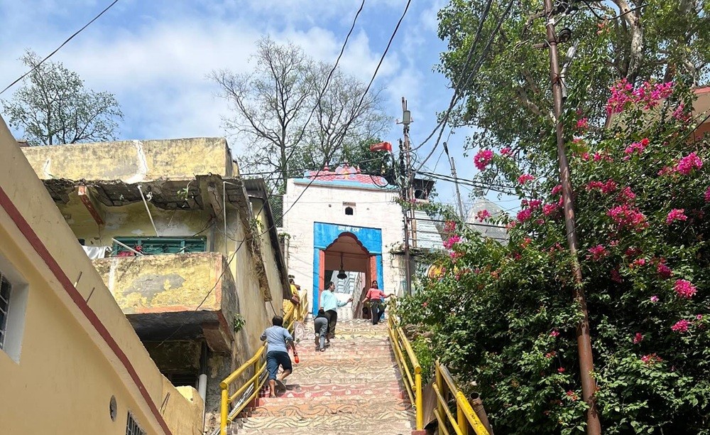 A flight of stairs Raghunath Temple Devprayag