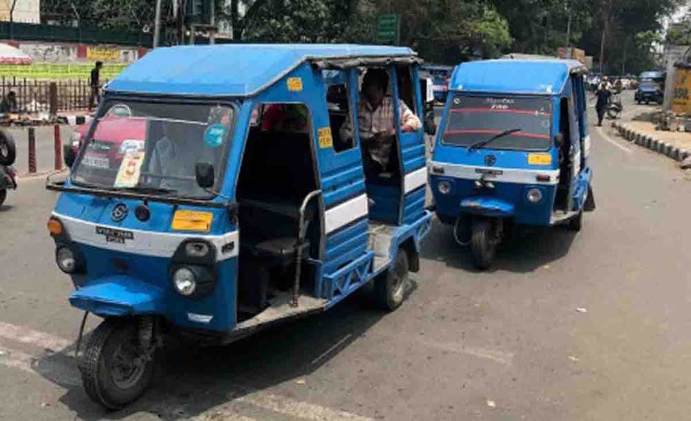 Auto-Rickshaws (Vikrams)
