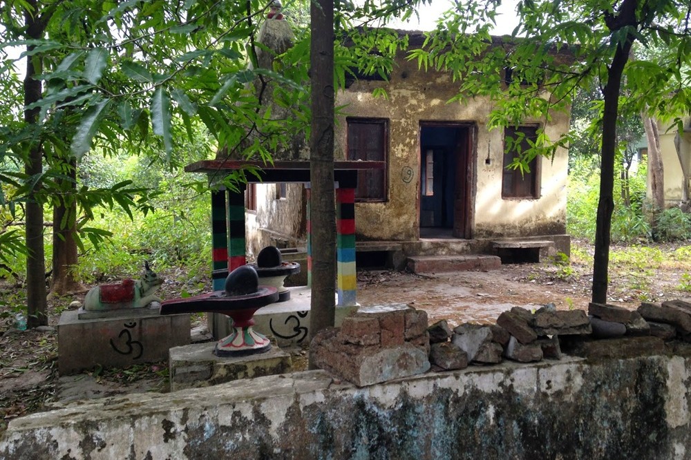Shiva Temple Betales Ashram Rishikesh