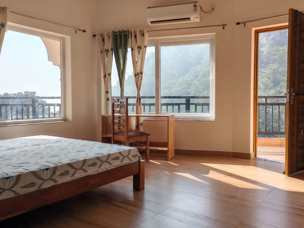 mountain-view-room-om-homestay-tapovan-rishikesh